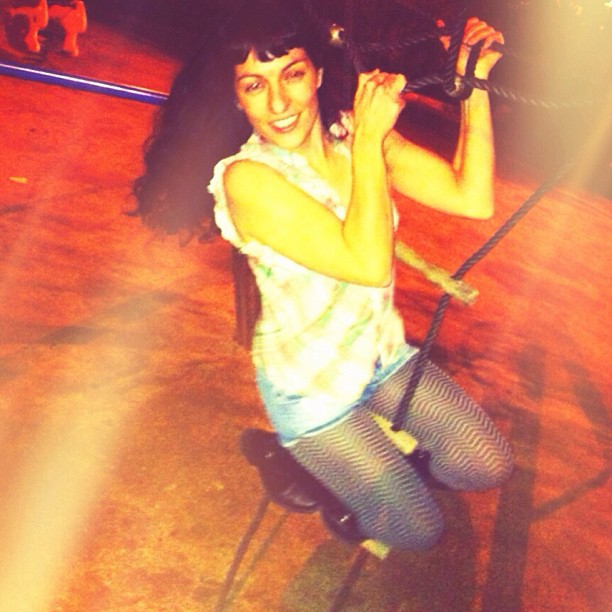 Roser Amills columpio