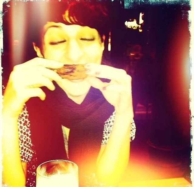 Roser Amills Come Ostra Fotografia De Victor Amela