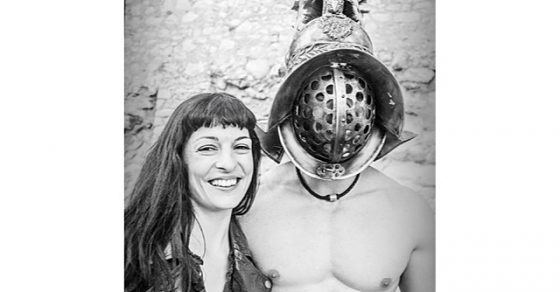 Roser Amills Con Un Gladiador Romano En Tarraco Viva