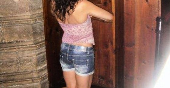 Roser Amills De Rodillas En El Confesionario Catedral De Palma De Mallorca