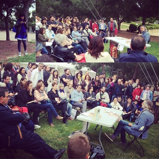 Collage de tres fotos con público sentado al aire libre en un jardín durante una charla de Tàrraco Viva