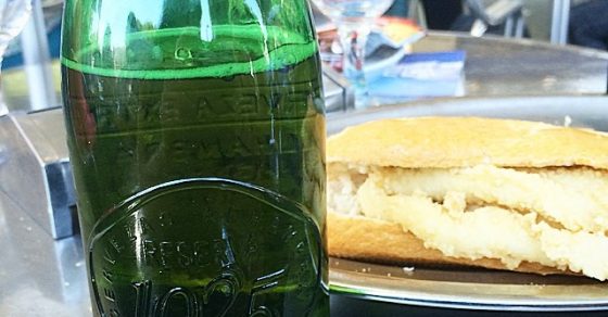 cerveza y bocadillo de calamares en madrid