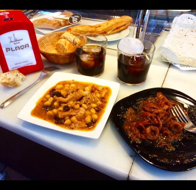 Dinar A Vilanova Tapes Al Bar Del Mercat Central