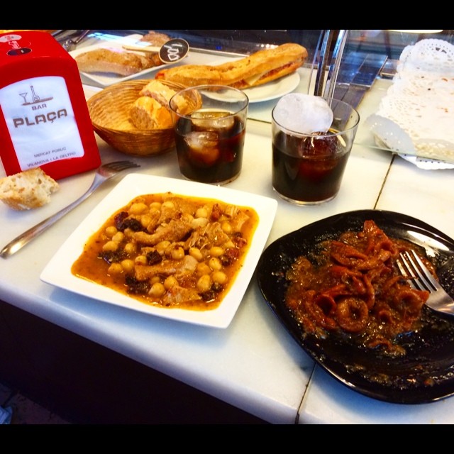 Dinar A Vilanova Tapes Al Bar Del Mercat Central