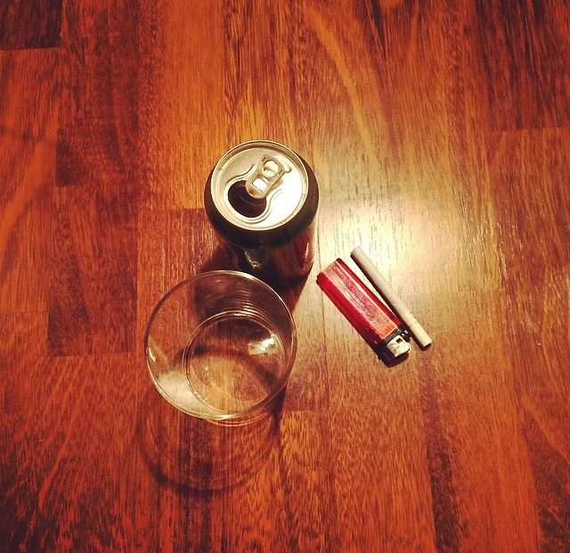 Lata De Cerveza Y Tabaco