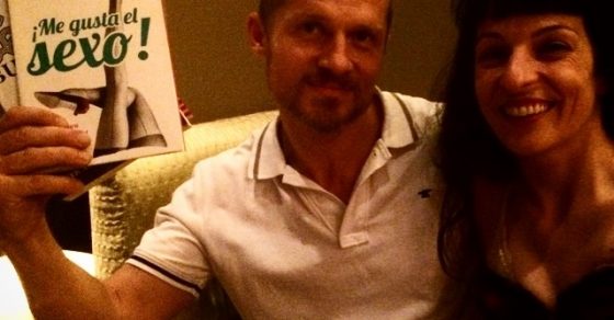 Lector De Me Gusta El Sexo De Roser Amills En Una Cocteleria