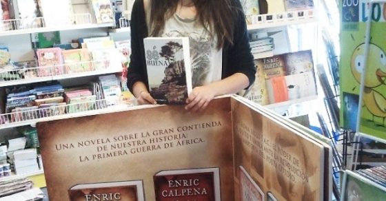 Lectora De La Novela De Roser Amills Fes Bondat En Serret Llibres