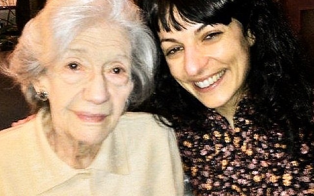 Roser Amills y la escritora Ana María Matute, juntas y sonrientes