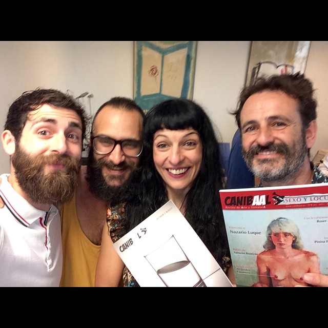 roser amills con el equipo de la nueva revista literaria canibaal en barcelona