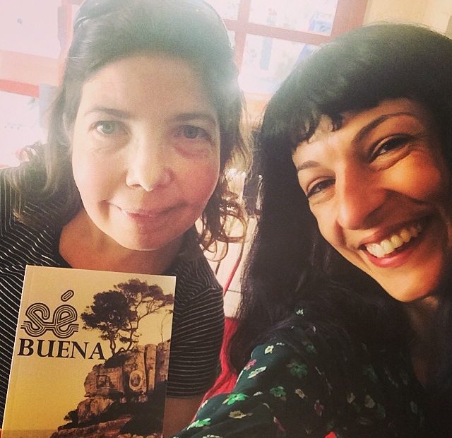 Roser Amills Con La Lectora De Se Buena Monica Pin