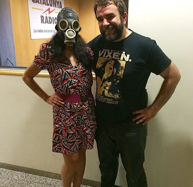 Roser Amills Con Mascara Bondage Y Josep Lapidario En Catalunya Radio