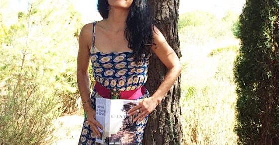 Roser Amills Con Su Novela Se Buena Bosque De Pinos Foto De Victor Amela