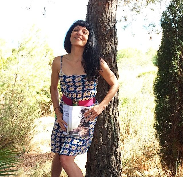 Roser Amills Con Su Novela Se Buena Bosque De Pinos Foto De Victor Amela