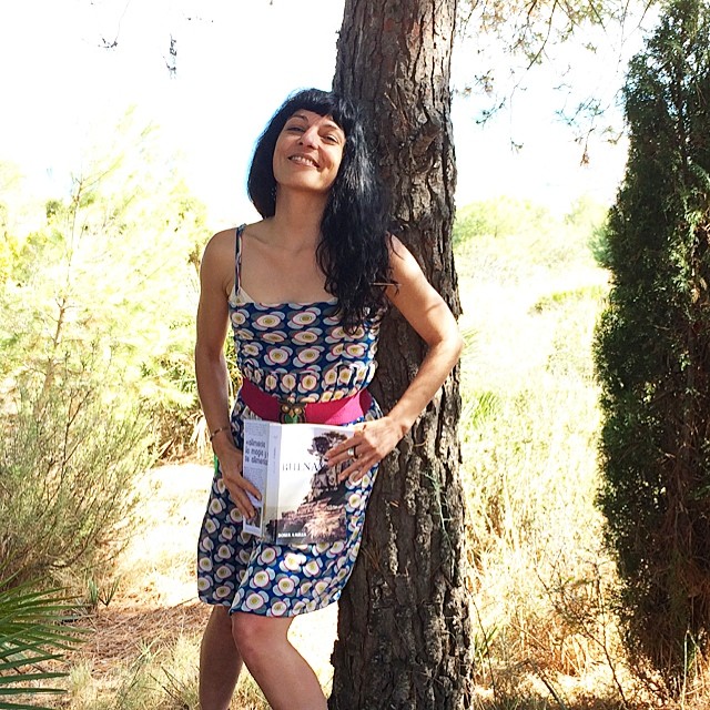 Roser Amills Con Su Novela Se Buena Bosque De Pinos Foto De Victor Amela