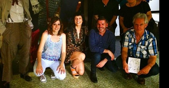 Roser Amills, foto de grupo en el ateneu barcelones tras la presentacion de la revista canibaal