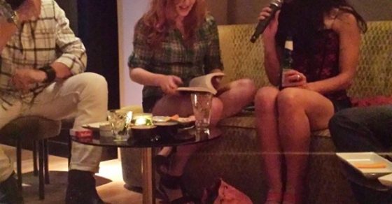 Roser Amills Pere Estupinya Y Venus Ohara En La Cocteleria