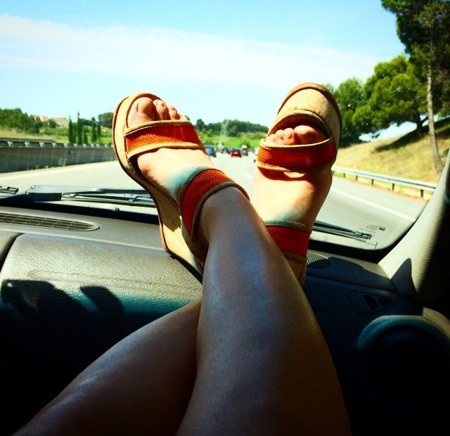 Roser Amills Pies Al Sol Zapatos Coche