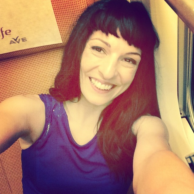 roser amills selfie en el avion vestido azul