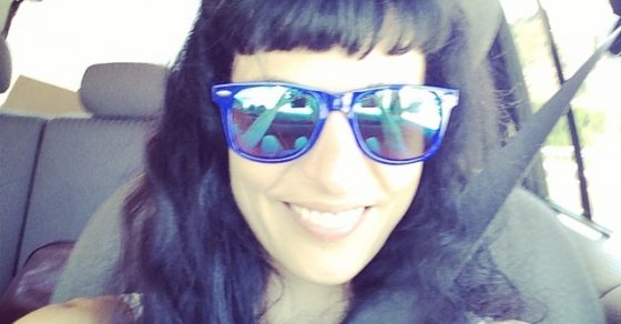 roser amills selfie en el coche cinturon de seguridad gafas de sol