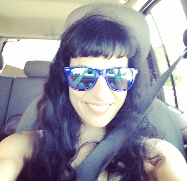 Roser Amills Selfie En El Coche Cinturon De Seguridad Y Gafas De Sol