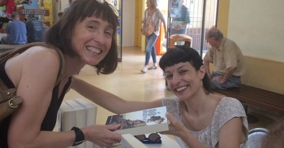 roser amills signa fes bondat a vilanova foto amb lectora