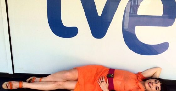 Roser Amills Tumbada Rtve Programa Vespre A La 2