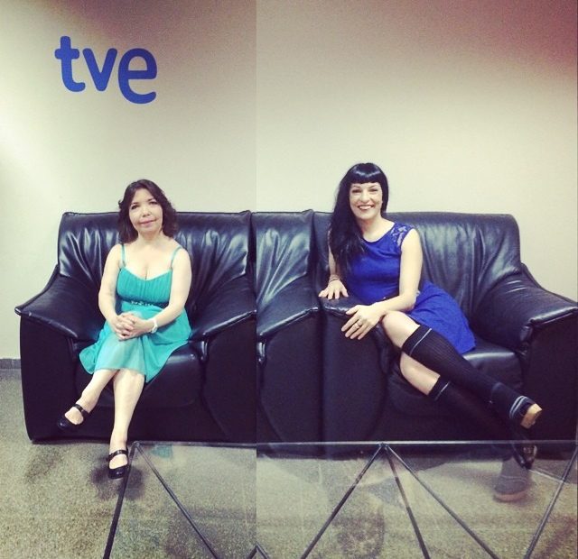 Roser Amills Y Lectora Monica Pin Alvarez En Tve