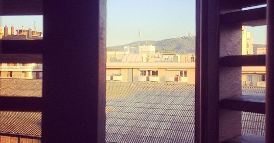 Ventana Del Balcon Carrer Puigmarti Tejado Mercado