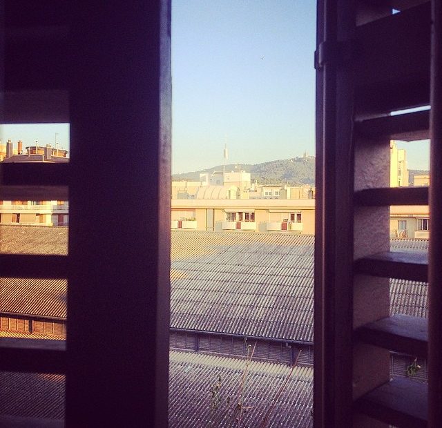 Ventana Del Balcon Carrer Puigmarti Tejado Mercado