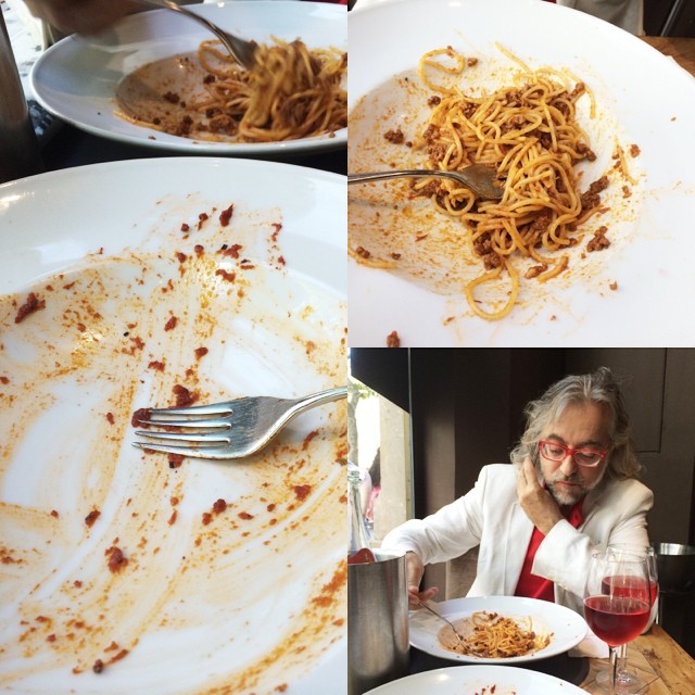Victor Amela Come Pasta Y Telefono Foto De Roser Amills