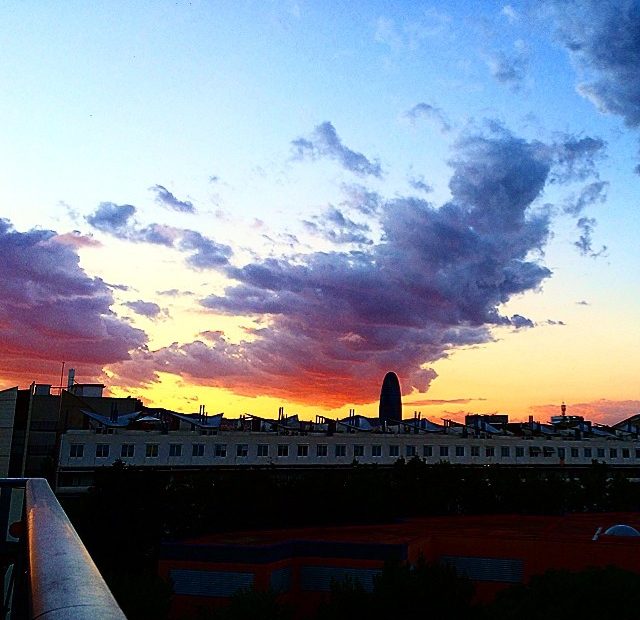 Atardecer En El Balcon De Victor Amela Foto De Roser Amills