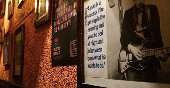 bar vinilo pared