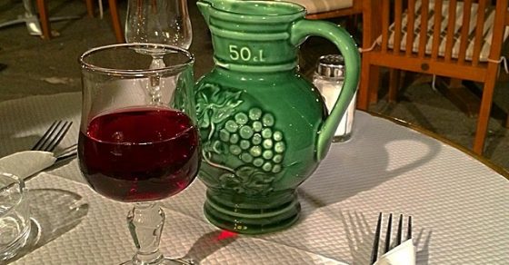 beaujolais en chartres jarra y copa