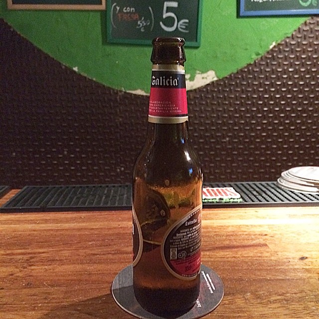 cerveza estrella galicia en el otro bar