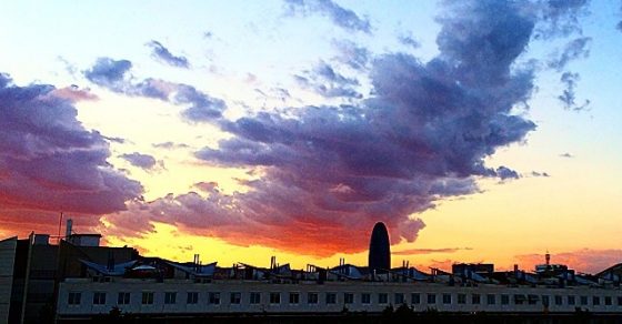 puesta de sol en el balcon de victor amela foto de roser amills