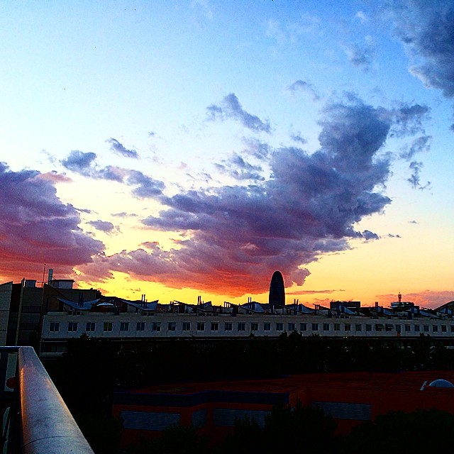 puesta de sol en el balcon de victor amela foto de roser amills