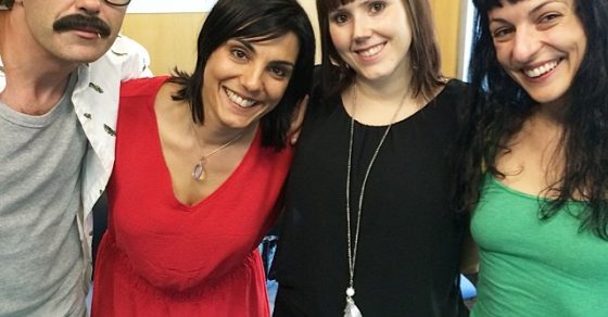 Avui a #8dies de @catalunyaradio ... com discutir de sexe en parella?!!!! Amb @helenaal @mireiamallol @tonitora i @helenahelen :)) 1 roser amills al 8 dies a la setmana de mireia mallol estiu 2014