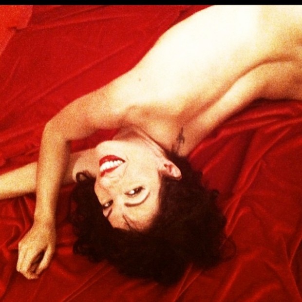 roser amills homenaje a marilyn monroe desnuda espalda