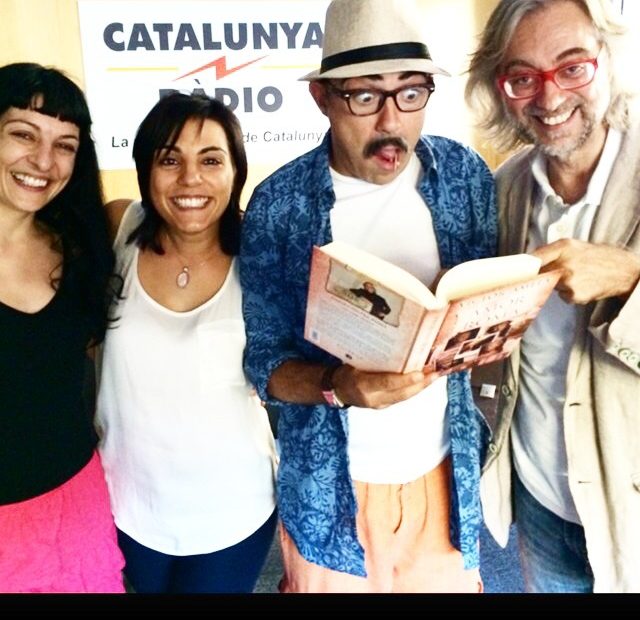 Roser Amills Y Victor Amela Con Mireia Mallol En Catalunya Radio