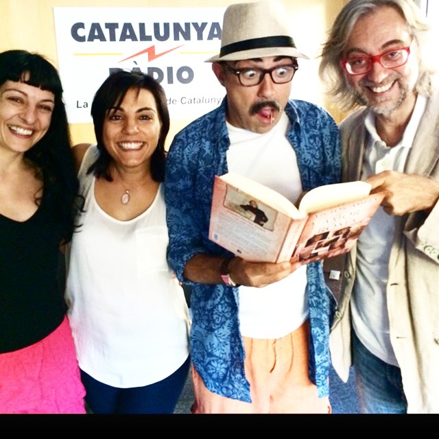 Roser Amills Y Victor Amela Con Mireia Mallol En Catalunya Radio