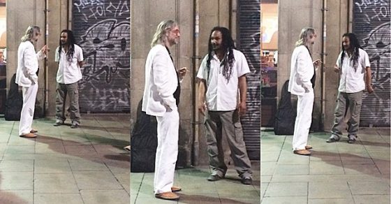 Victor Amela Pide Cancion Para Roser Amills A Un Musico Callejero