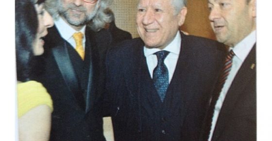 Victor Amela Y Roser Amills Con Lluis Bassat