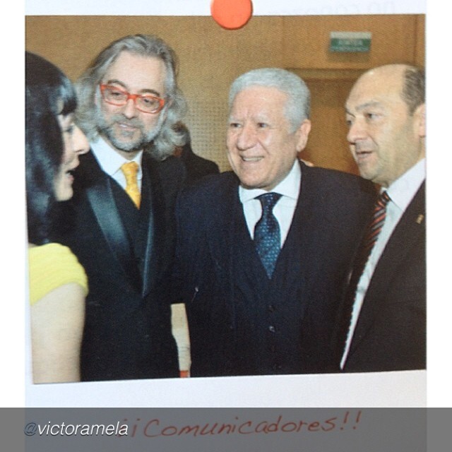 Victor Amela Y Roser Amills Con Lluis Bassat