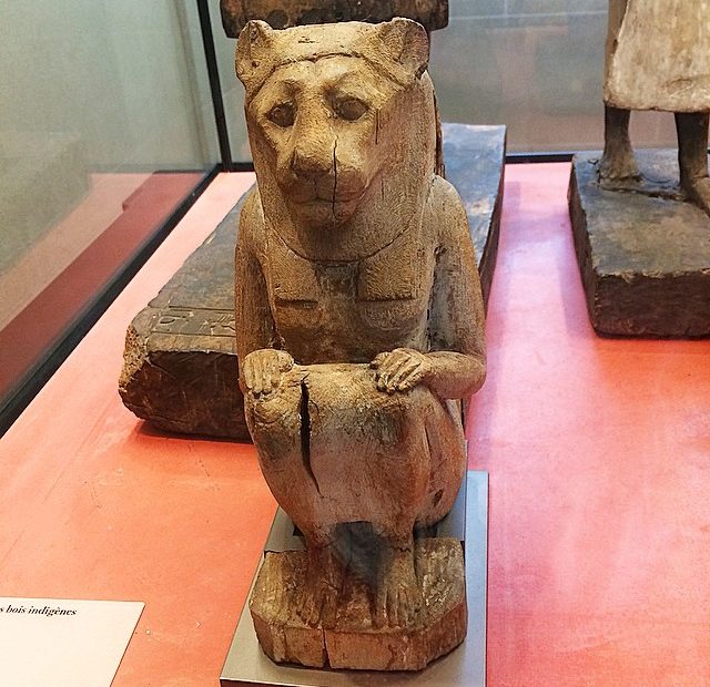 Diosa Leona Museo Del Louvre De Paris