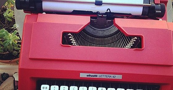 Foto Maquina De Escribir Roja De Roser Amills