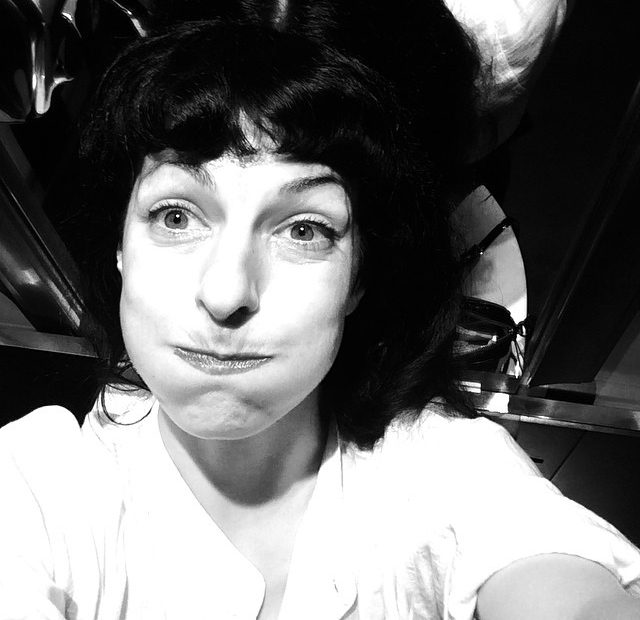 Foto Roser Amills Divertida Pinup Blanco Y Negro