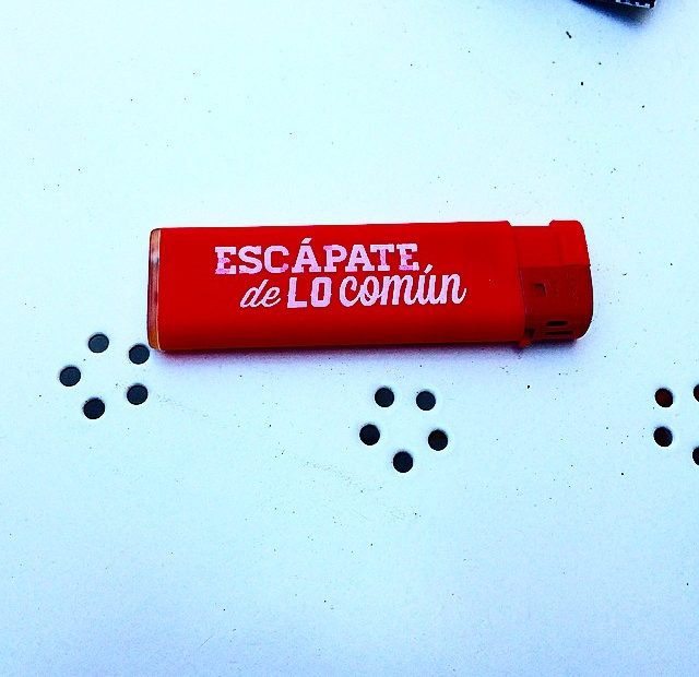 Frase Escapate De Lo Comun Mechero