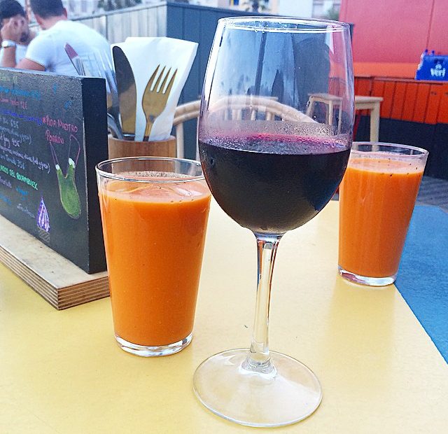 Gazpacho Y Vino Playa De La Nova Icaria