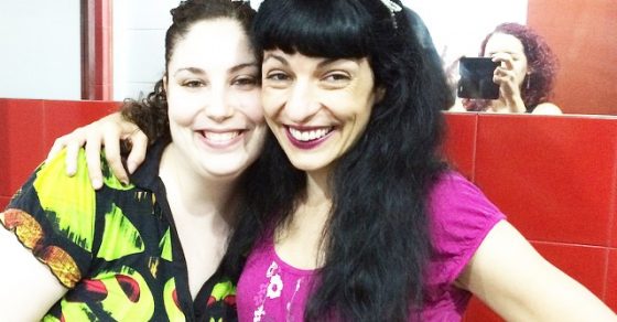 Roser Amills Con Una Fan En El Almo2bar Barri De Gracia