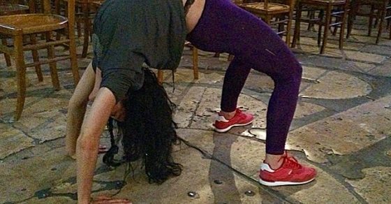 Roser Amills Hace El Puente En La Catedral De Chartres